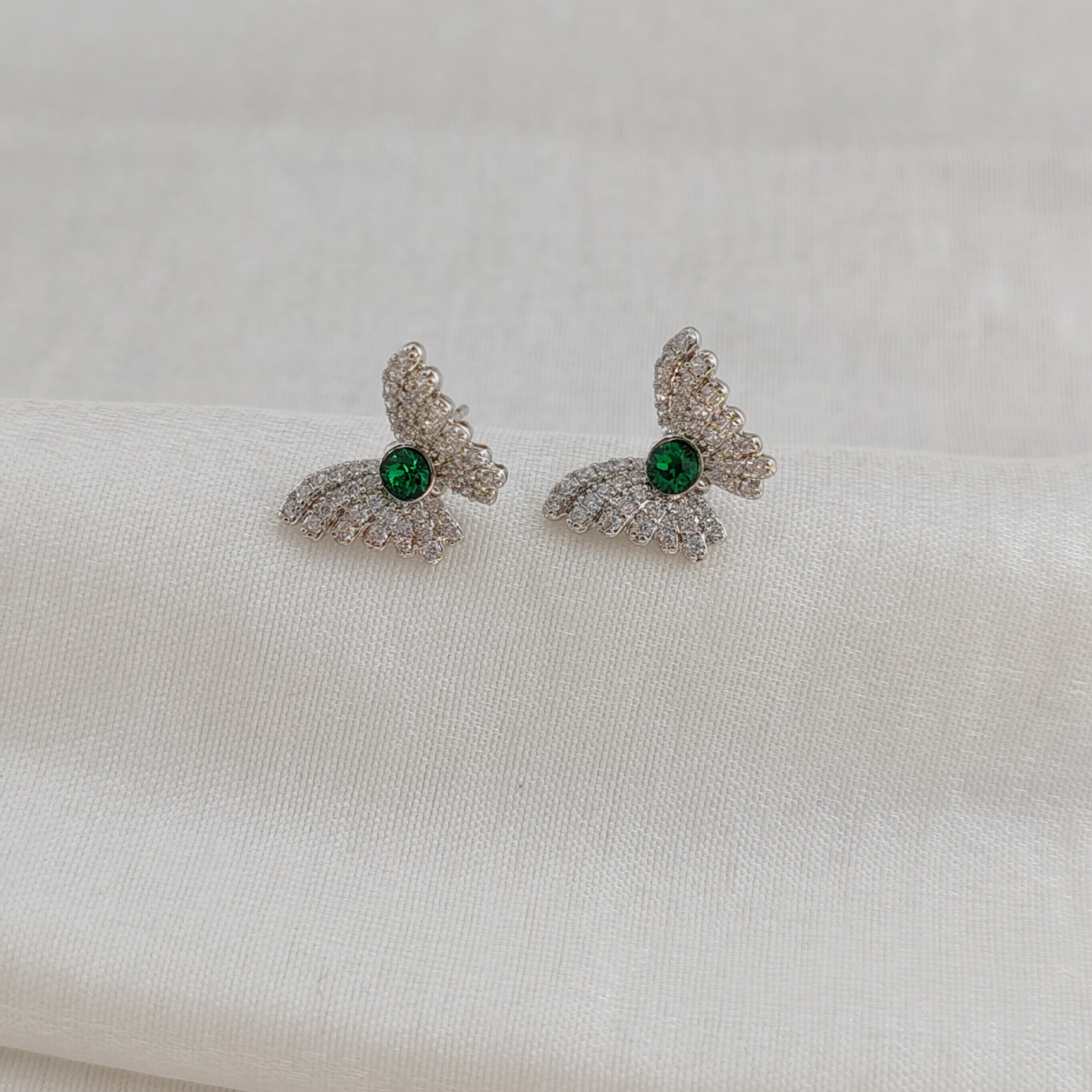 Pendientes de Aleación de Cobre con Baño Electrolítico Blanco de Xuping Jewelry, Diseño Versátil de Lujo Ligero, Venta al por Mayor