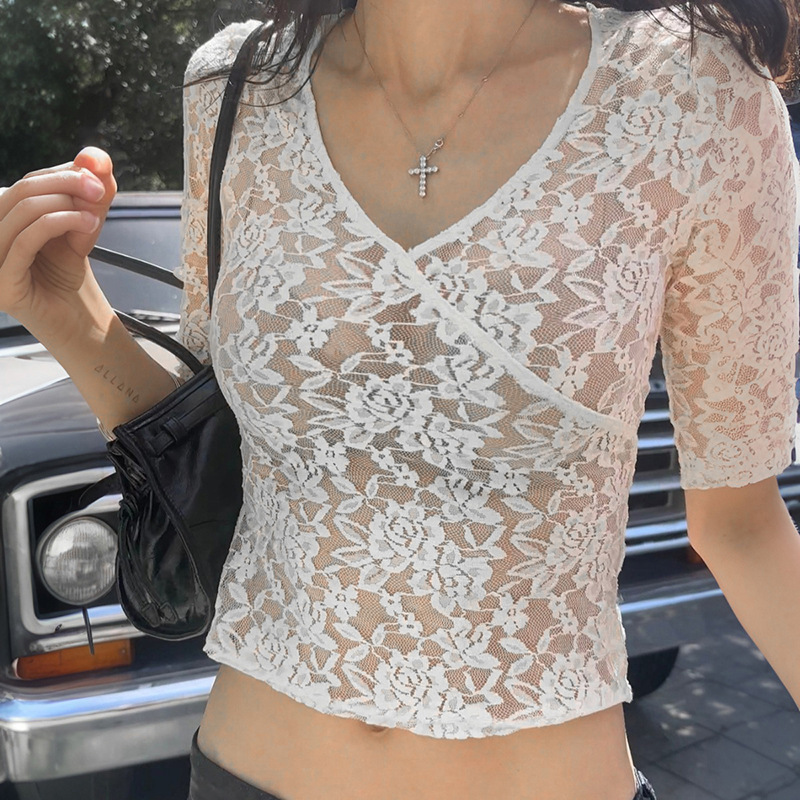 2026 nuevo estilo de verano de ropa de mujer europea y americana de cuello en V, encaje sexy de manga corta, camiseta de empalme al por mayor image 1
