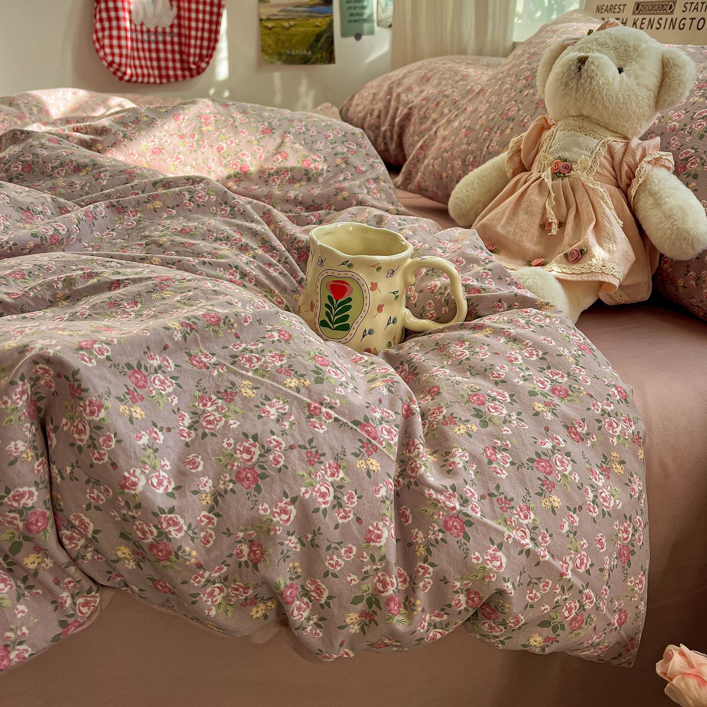 Una clase de cama ultra suave cuatro piezas de grado madre-infantil puede dormir desnudo sábanas cubierta de cama dormitorio de estudiantes tres piezas