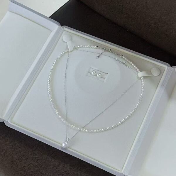 Organic necklace from pearl
