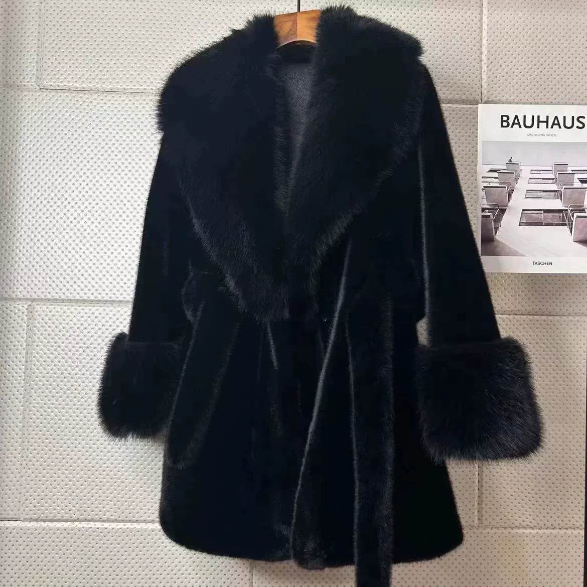 Новое пальто из леопардового меха с мехом цельный верхний слой средней длины большой меховой воротник модный воротник из имитации лисьего меха пальто на зиму
