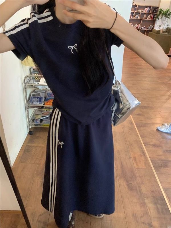 プラスサイズの夏服女性用 T シャツの完全なセット 2025 夏の新しいスタイルの太った女の子痩身スポーツとレジャー スーツ スカート|undefined