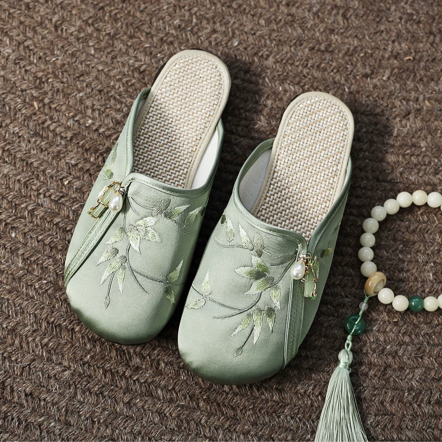 Летняя атласная вышивка с плоским дном