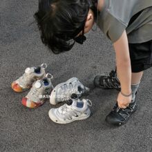 萌萌童鞋2023春秋新品男女童透气网面旋转扣休闲鞋学生撞色软底鞋