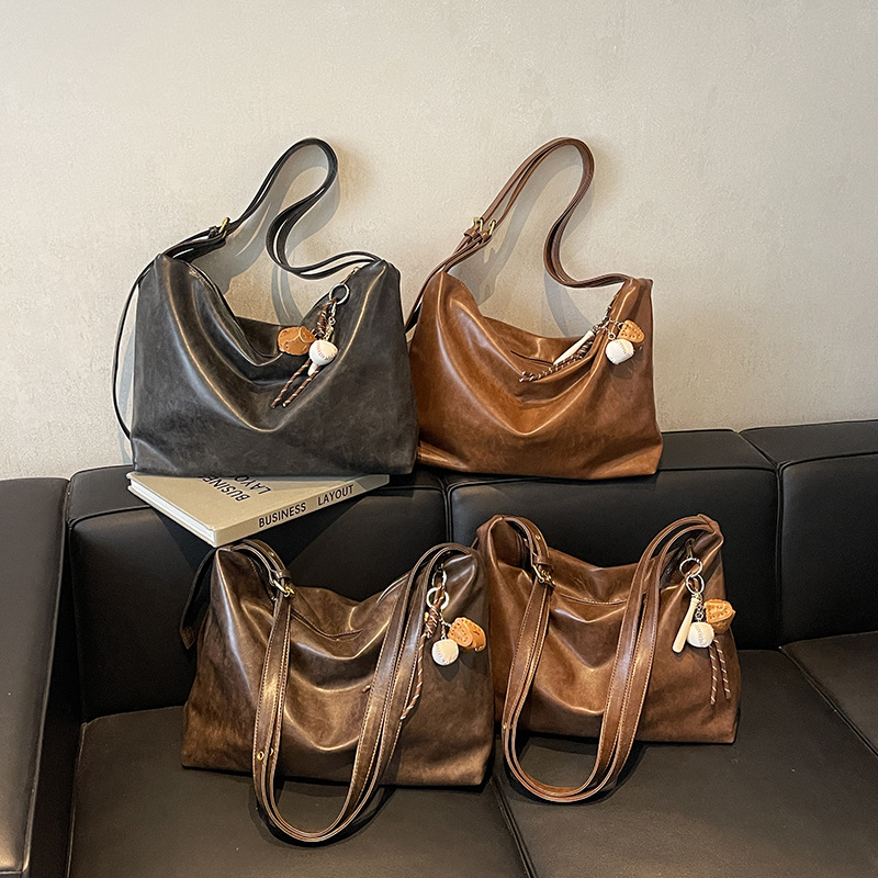 Bolsa de tote nueva gran capacidad de damas pulita cara de mujer 2024 otoño invierno simple alta textura de viaje bolsa de hombro