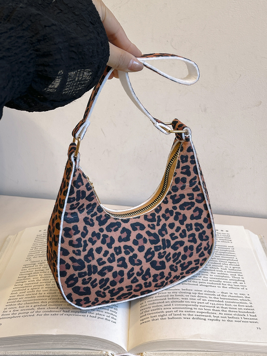 Bolsas transfronterizas para mujeres 2026 nuevo nicho de leopardo bolsas de brazo de moda para mujeres bolsas de hombro de fieltro de color universal