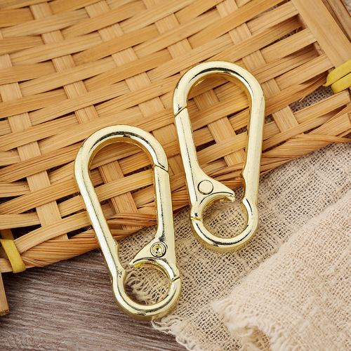 Golden carabiner creative waist buckle car key chain accessories gold-plated hanging buckle Yiwu small commodities manufacturer wholesale