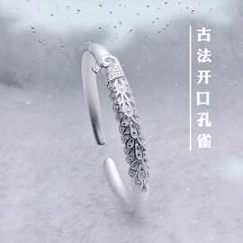 白铜镀厚银款韩版个性复古拉丝浮雕孔雀开口手镯爆款喷沙女镯子