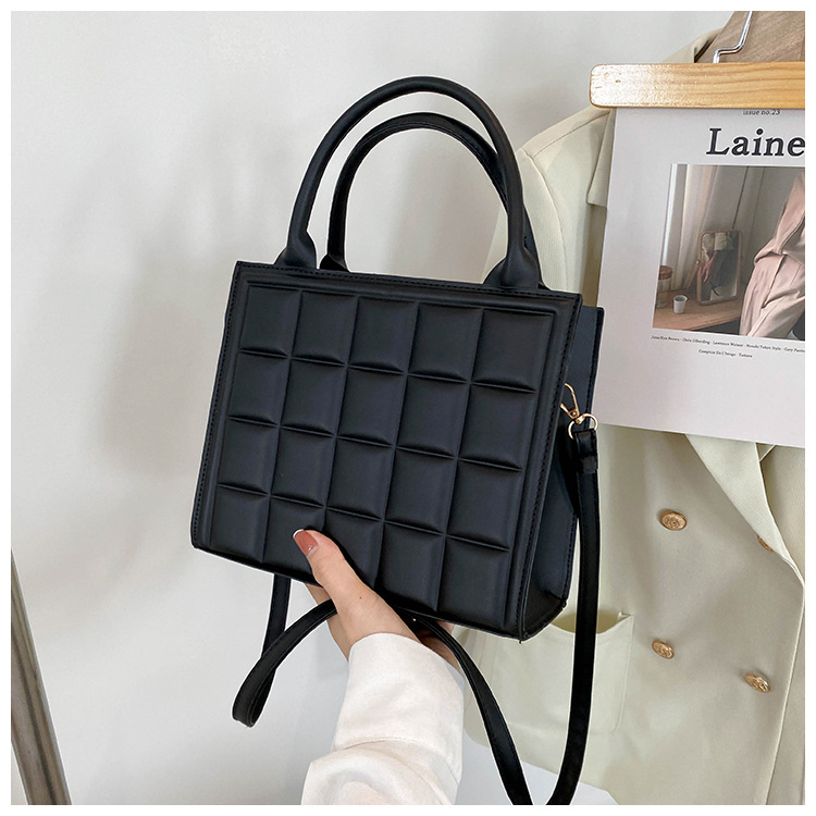 Small Pu Leather European And American Retro Square Bag display picture 13
