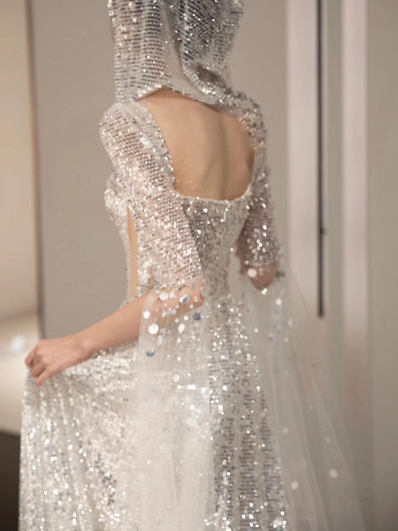 Women's Silver Sequined Off-The-Shoulder Evening Gown Hepburn Style Starry Sky Party Toast Dress Model Runway Annual Event_ecoleips.com
