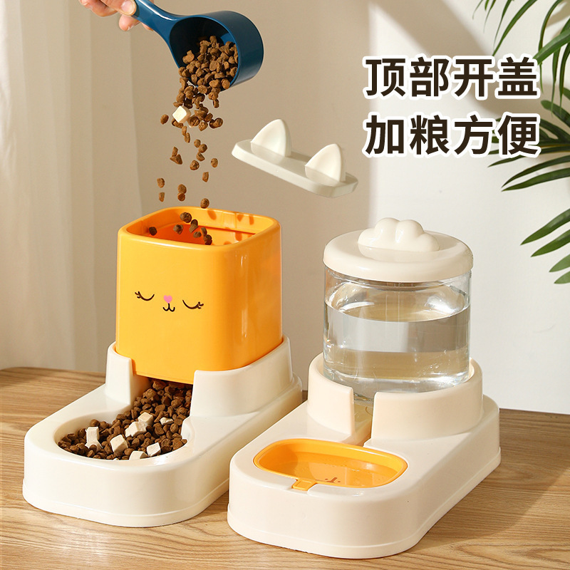 新商品のペットアニメは食糧を与えて水の食器を与えます。|undefined