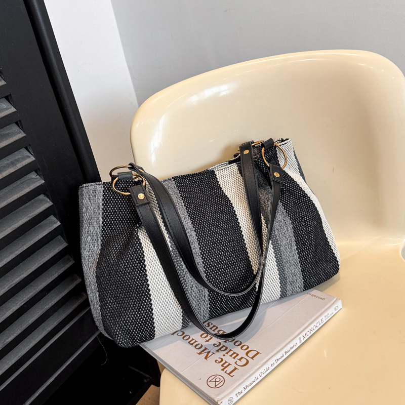 Otoño de este año popular banda de gran capacidad versátil bolsa de lona casual 2025 nueva bolsa de hombro de viaje para mujeres