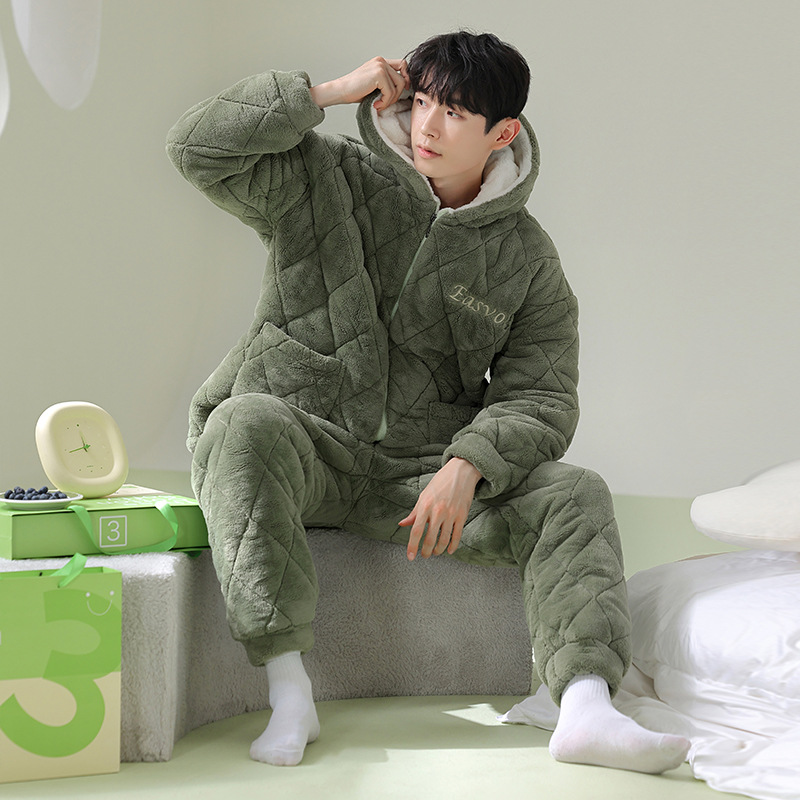 【綿を挟んで暖かい服】冬に綿を挟んでカップルのパジャマを厚くしてサンゴの毛を温めます。