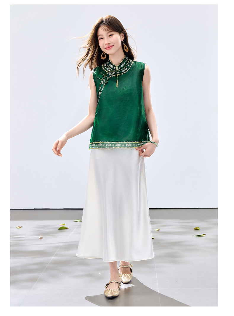 Đầm hai dây kèm áo vest lửng thêu hoa cổ đứng nữ tính — màu hồng đậm, Xanh lục chi tiết 20
