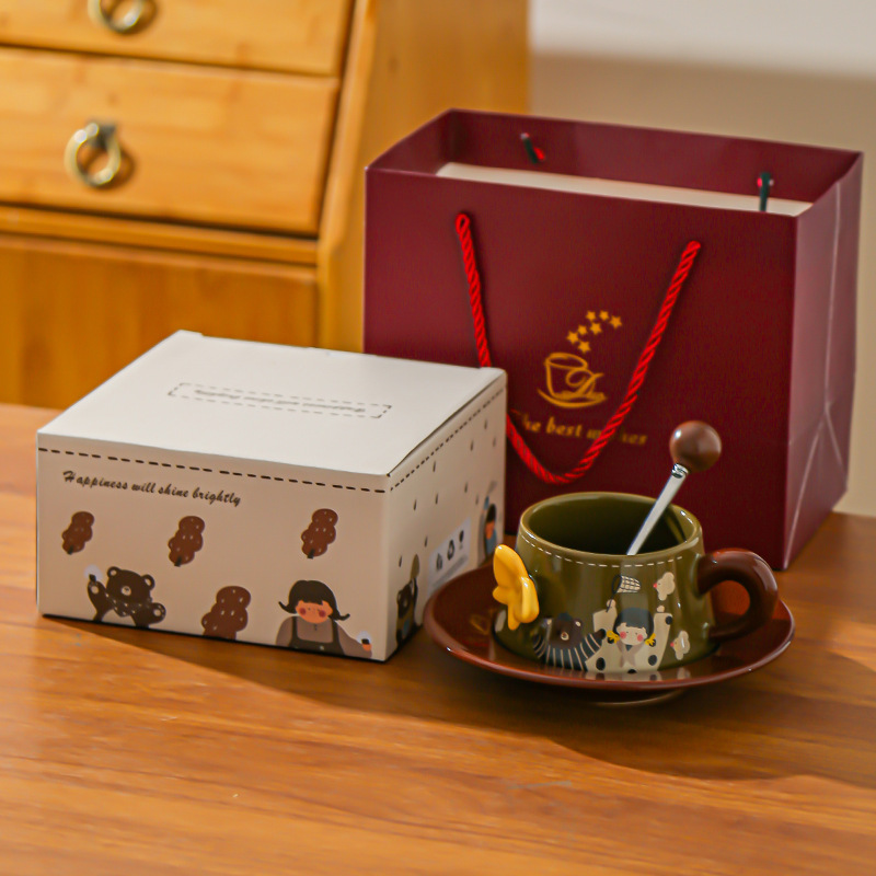 Tazas de café muy bonitas retro relieve mariposa taza de latte taza de café conjunto de platos para las chicas regalos