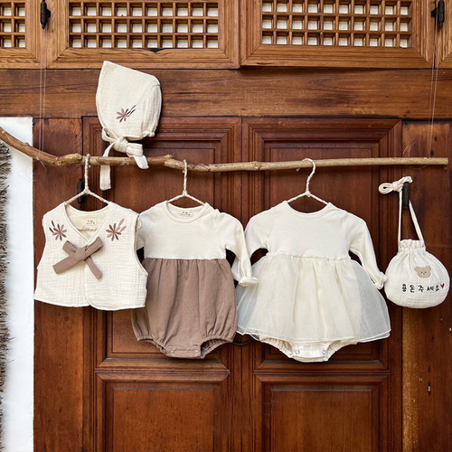 Korean version of children's clothing, spring and autumn new style, baby girl, embroidered slanted waistcoat, one-piece romper, baby robe
