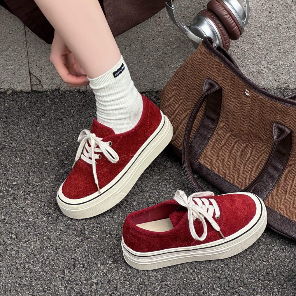 Thick-Soled Suede Leather Lace-Up Sneakers for Women 2026 Sports Casual Shoes Height-Increasing Round-Toe Low-Top Shoes Fashionable Casual