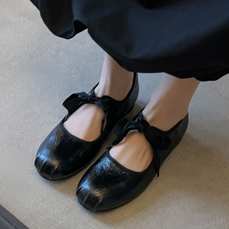 Retro Mary Jane shoes with shoelaces low-cut