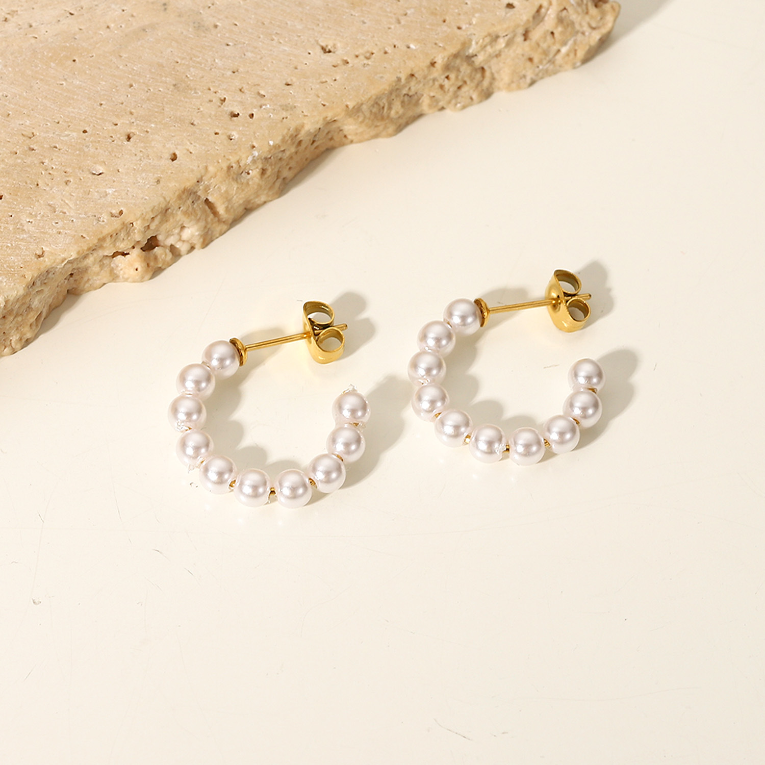 Fashion Simple Pearl C-shaped Titanium Steel Hoop Earrings display picture 2