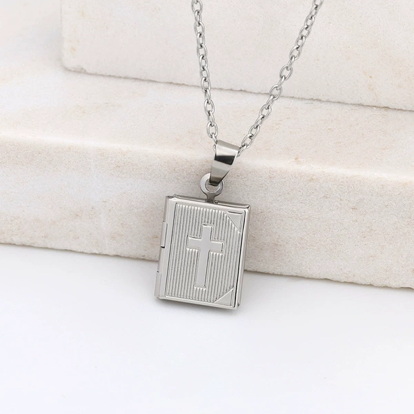 Small square steel necklace, 11.5mm