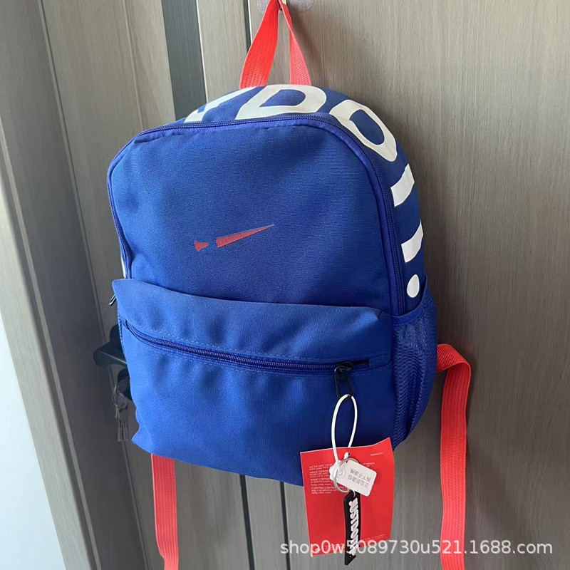 흰색 글자로 감청색