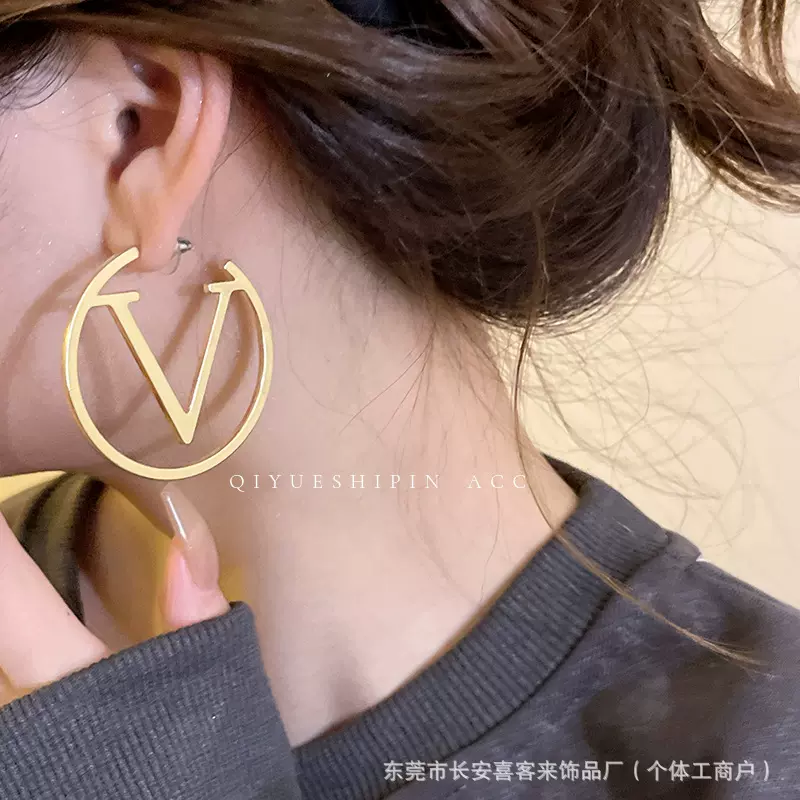 夸张耳环轻奢高级感耳坠2024新款爆款耳圈小众设计时尚耳饰女