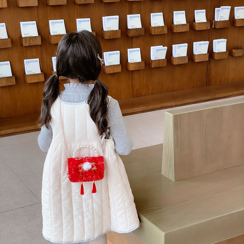 Nuevo bolso de hombro de niñas lindo arco bolso de perla bebé 2025 bolso rojo pequeño viento perfumado bolso para niños