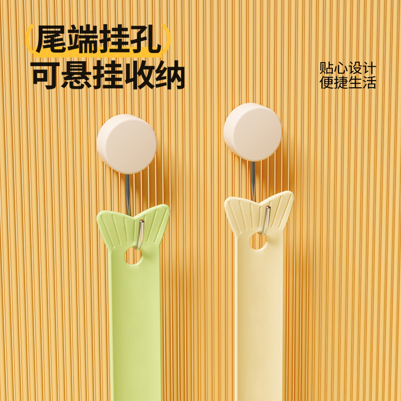 震え音がよく売れている猫のスプーンは食器を押し出して猫の専用の食器を押します。|undefined