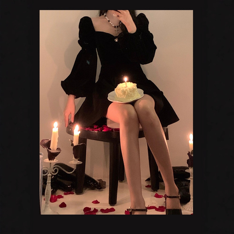 法式复古丝绒连衣裙女秋冬季新款高级感方领显瘦黑色蓬蓬裙子短款|undefined