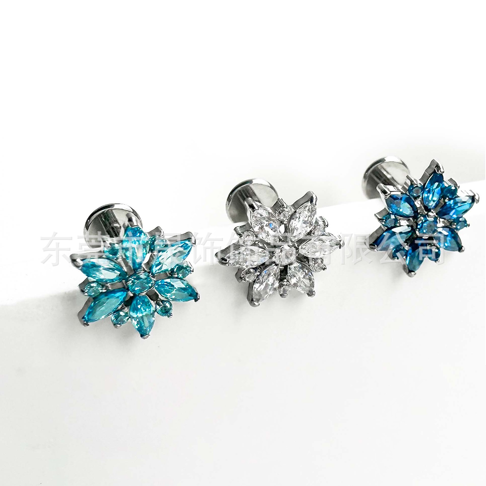 F136 Titanium Ear Stud 雪 Flower 型 Studded Cubic Zirconia Labret Stud Helix Cartilage Stud G23 Implant Grade Titanium 人体 Piercing Jewelry Accessories 头