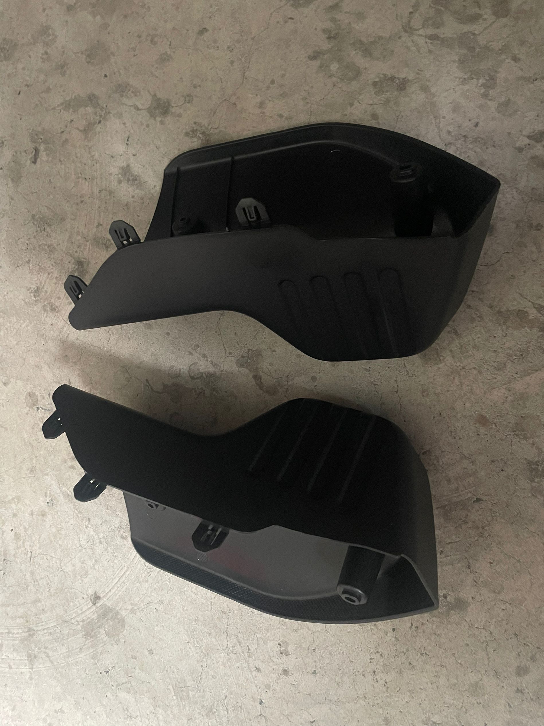 Suitable for the New National Standard Yadi Yanke Dm120 Taoling Mengman Electric Vehicle Full Shell Plastic Pedal Rear Footrest
