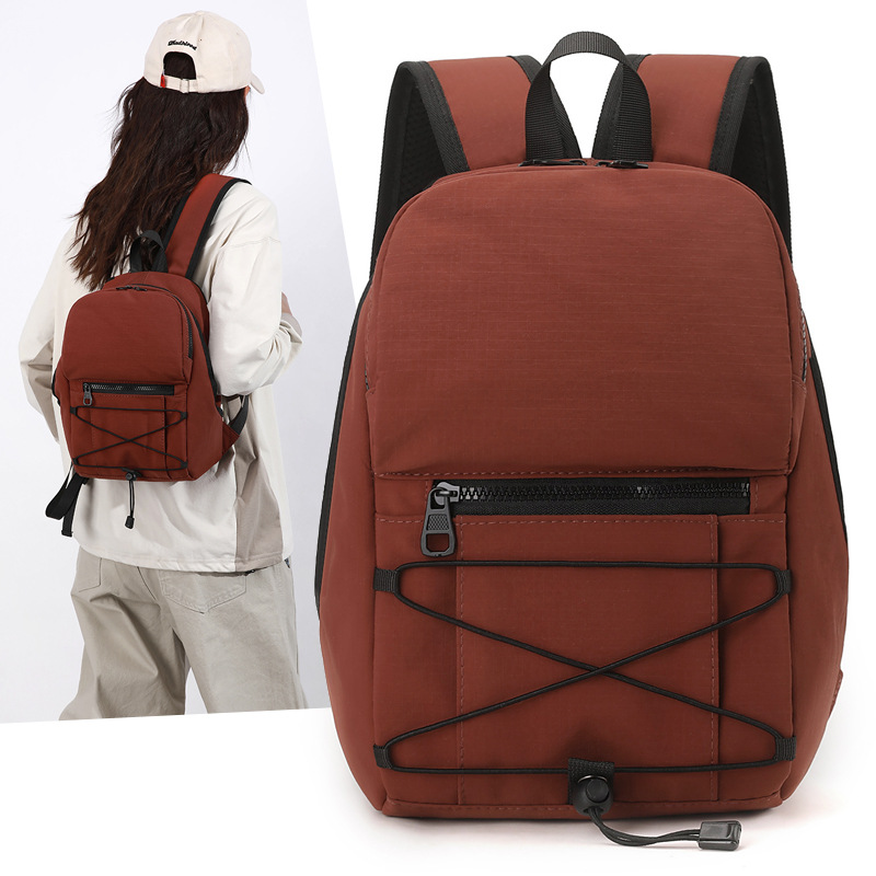 Ventas calientes de mochila pequeña y ligera para mujeres 2026 nueva mochila de nylon transfronteriza resistente a prueba de salpicaduras