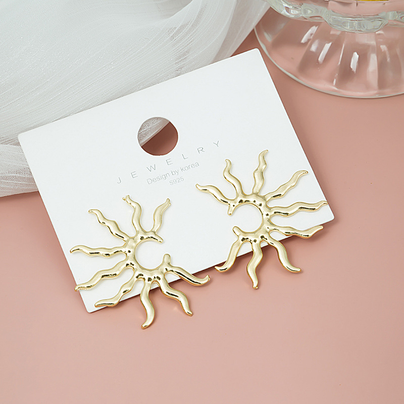 Casual Simple Style Sun Flower Alloy Plating Women's Ear Studs display picture 2