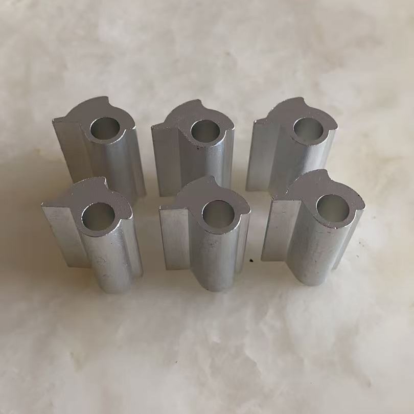 铝制卡扣 切割长度精确 喷砂氧化无毛刺