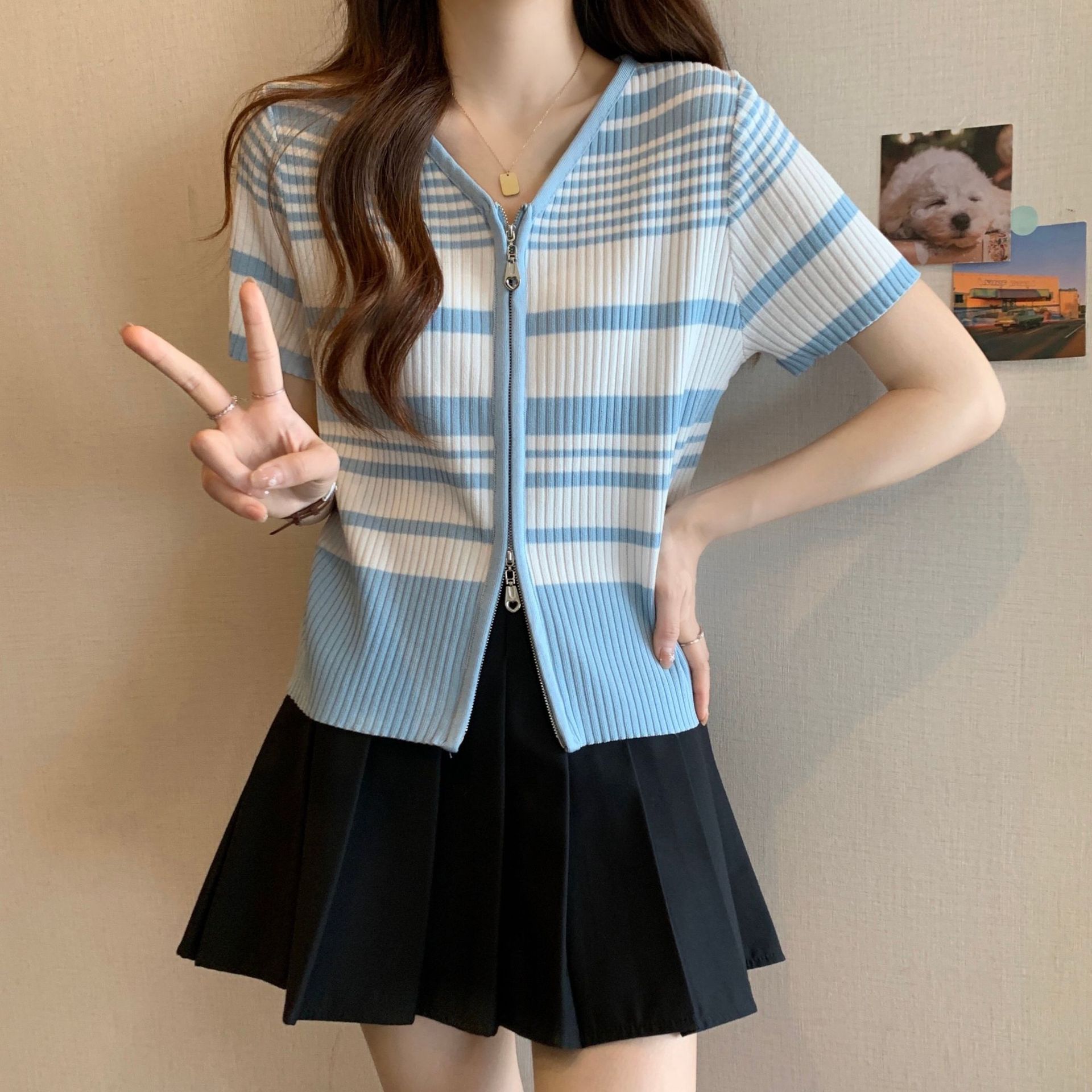 T-shirt a maniche corte con scollo a V a righe chic per donna in estate, alla moda e snellente, elegante maglia in seta ghiacciata con cerniera_voghion.com