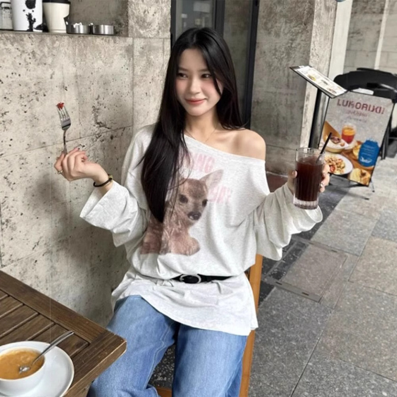 2025 New Summer Style Slanted Collar Off-Shoulder Printed Deer T-Shirt with Lower Body Disappearing Loose Thin Long-Sleeved Top Trendy