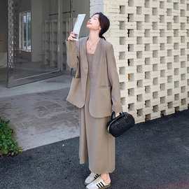 高级感轻熟风V领西装套装裙女秋季新款气质显瘦吊带连衣裙两件套