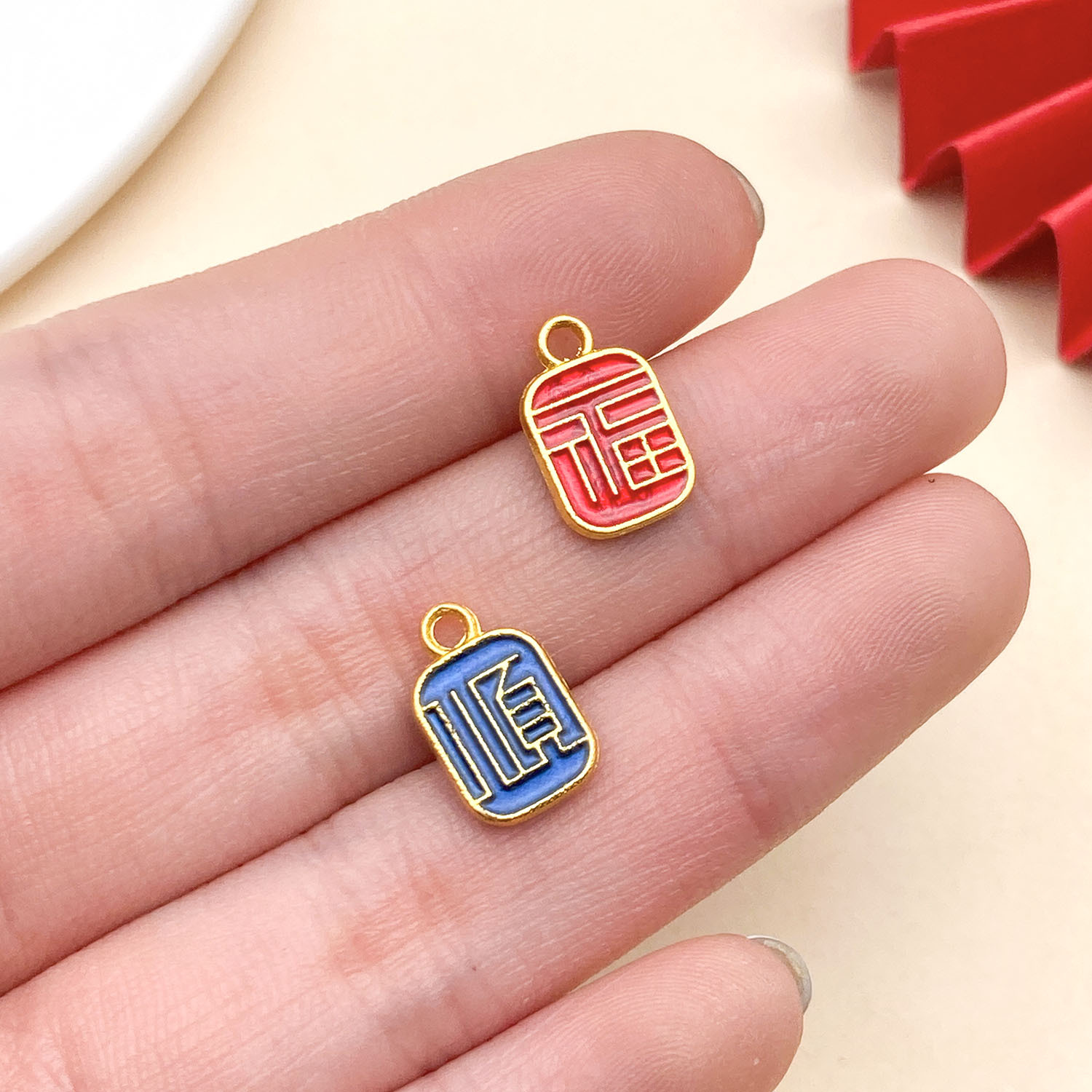 22801-ZY2-红蓝色滴油亮金锌合金顺福小吊牌13x8m