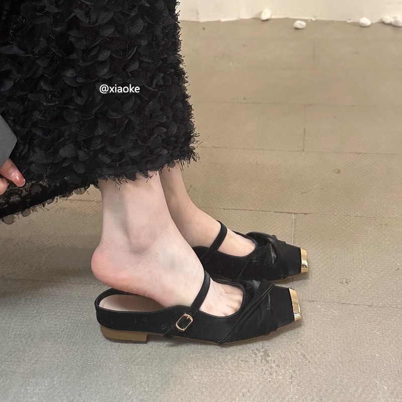 Cabeza cuadrada de metal, tacón plano, medio arrastre, modelo de primavera 2025, zapatillas de suela suave de cuero suave, las mujeres usan zapatos Mary Jane
