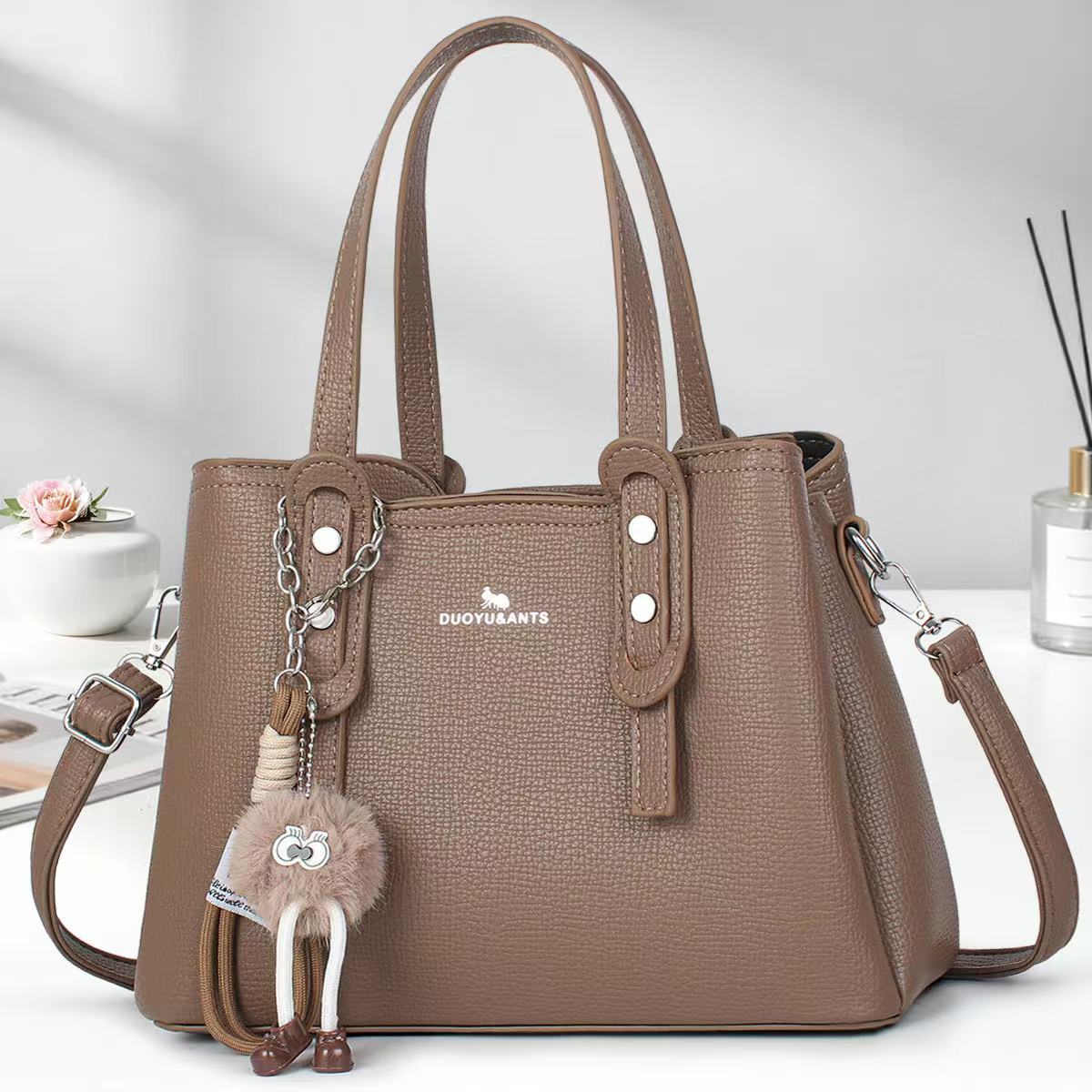 Casual muñeca colgante bolsos de mano simple bolsos de hombro de color sólido bolsos de moda bolsos transfronterizos