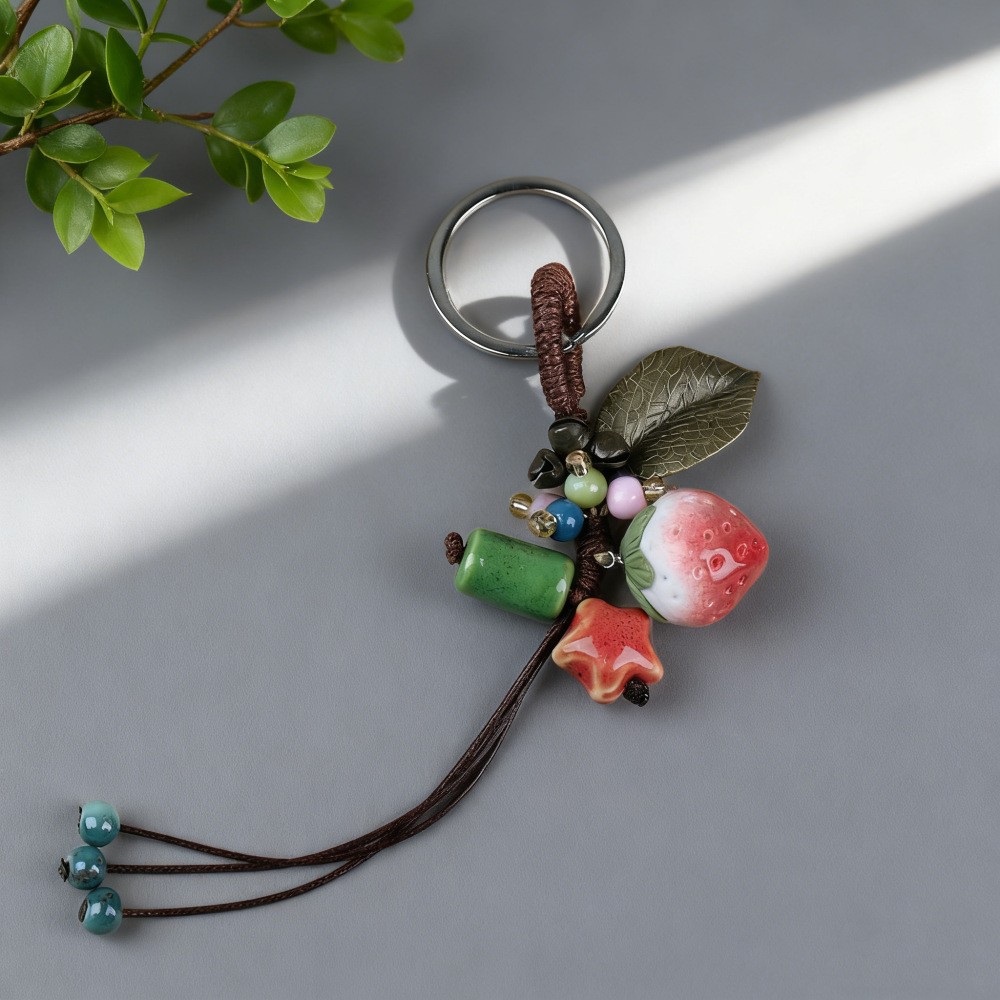 Jingdezhen cerámica hecha a mano colgante de cadena de teléfono móvil pareja llavero de dibujos animados frutas hojas de fresa colgar joyas