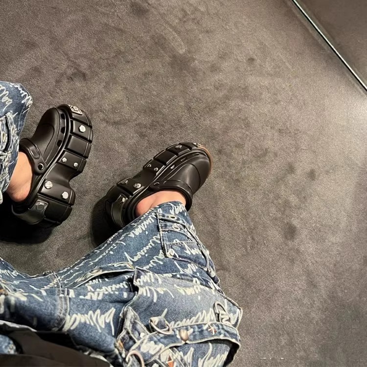 2025 New European Style Platform Clogs Thick Sole Men's Couples Closed-Toe Slippers Women's Non-Slip Odor-Resistant_vogvips.com