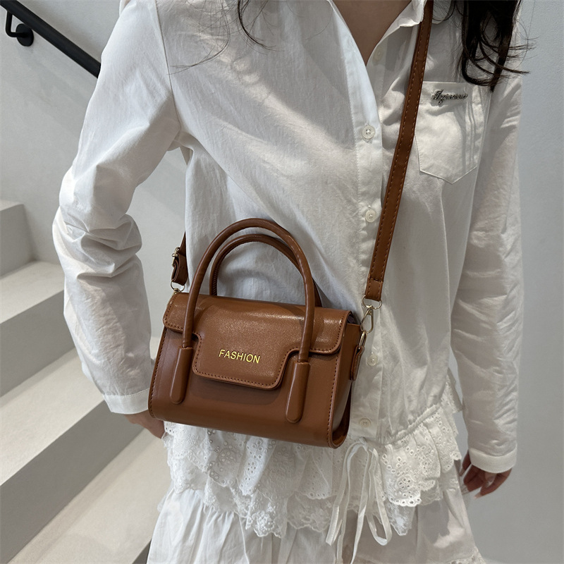 Wholesale High-Quality Textured Handbag Small Square For Women 2025 Summer New Light Luxury Stylish Shoulder Commuter_voghion.com
