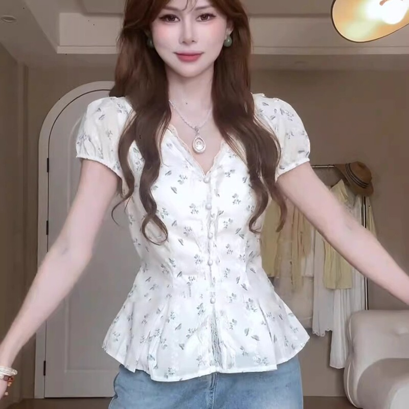 2026 Summer New Style French V Neck Lace Floral Short-Sleeved Shirt for Women Slimming Look Puff Sleeves Waist-Cinching Top 2026 Summer New Style French V Neck Lace Floral Short-Sleeved Shirt for Women Slimming Look Puff Sleeves Waist-Cinching Top