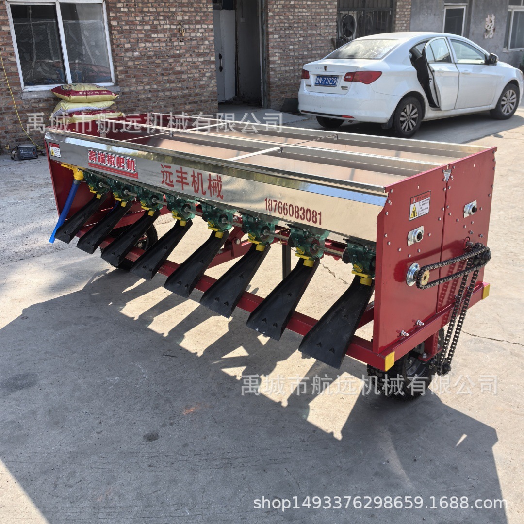The Small Fertilizer Spreader That Can Be Hung in the Four-Wheel Tractor. the Double Fertilizer Spreader That Can Be Spread in 2 Fertilizers