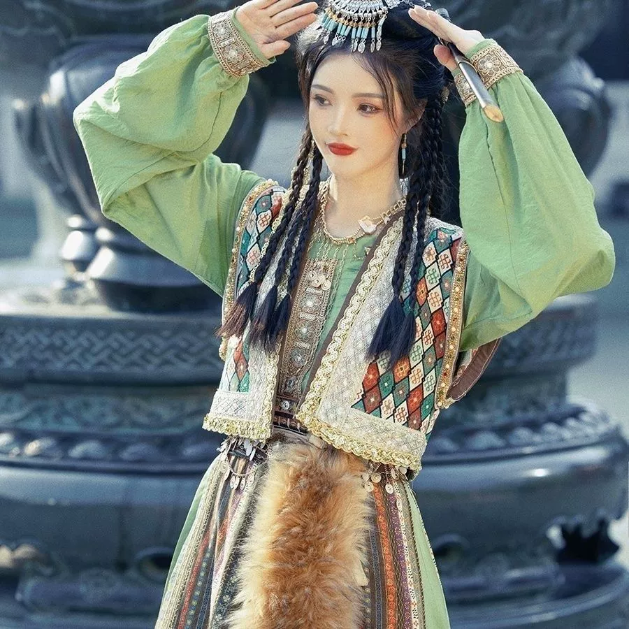 Женский костюм древней принцессы в стиле Ханфу Тан с круглым вырезом в стиле Тан, похожий на древний костюм Си Яо.