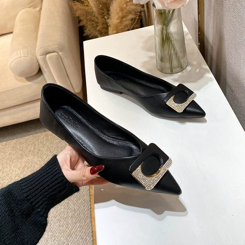 Французские остроконечные плоские туфли весной и осенью одиночные туфли женские 2025 новые легкие туфли поздней ночью женские туфли большого размера 41-43