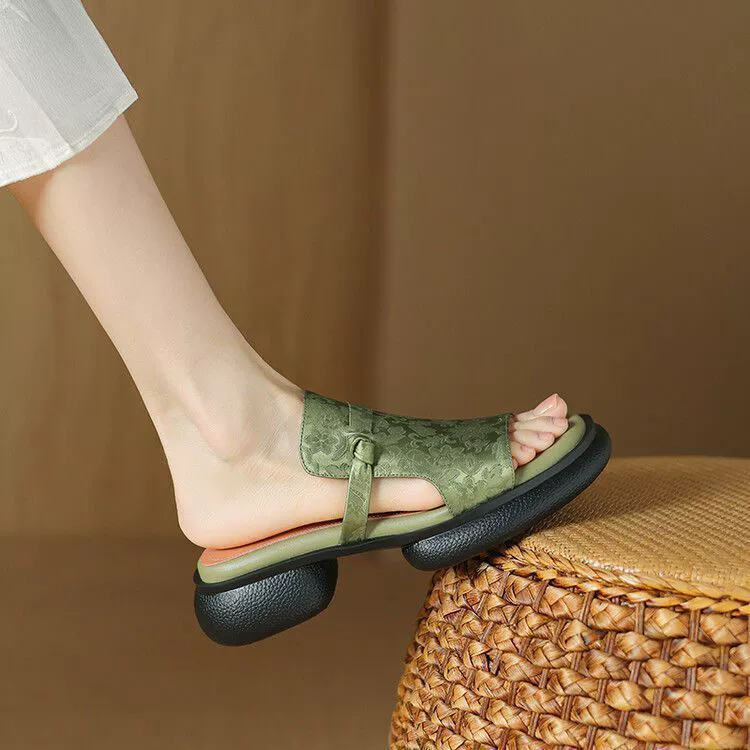 Новый китайский стиль вышивки в стиле мода мода на толстую подошвину холодные тапочки женский внешний вид 2024 летний новый грубый буксир