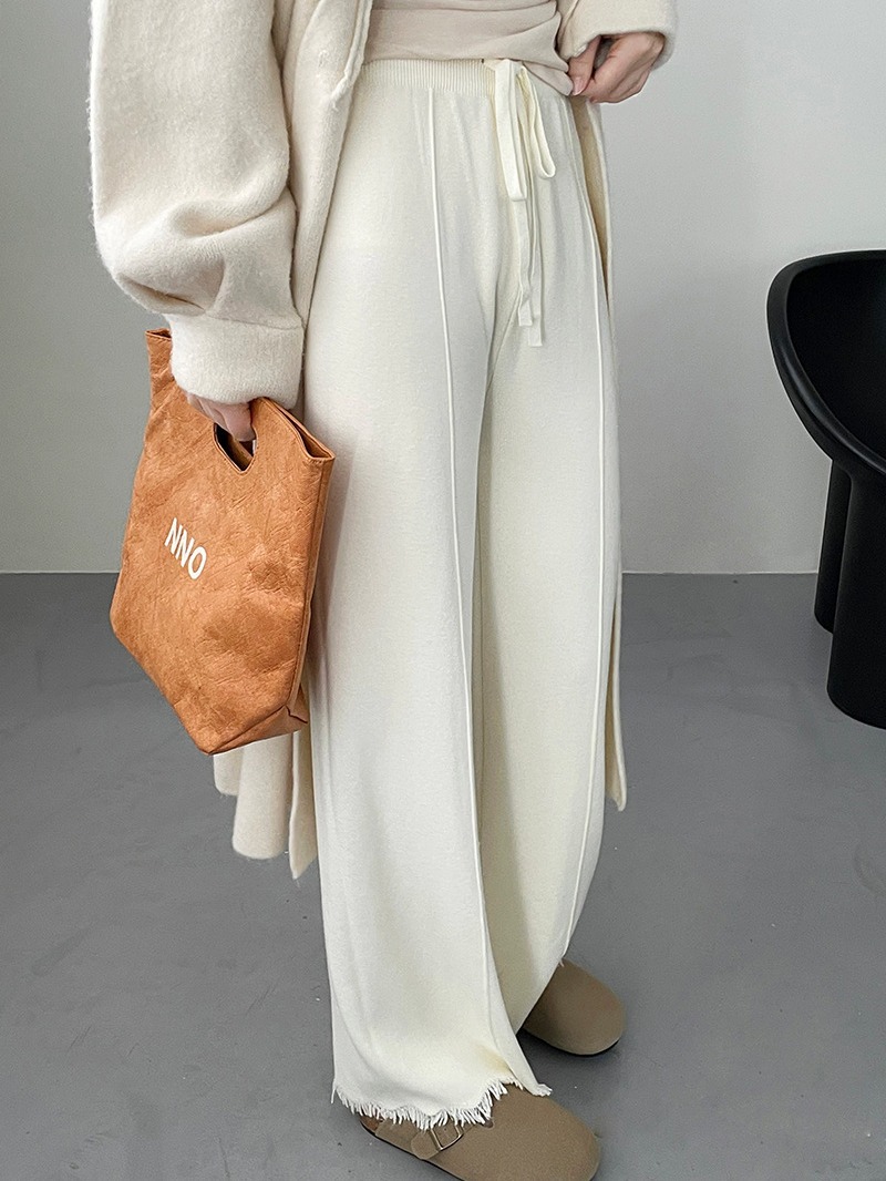Design knitted demi-season trousers