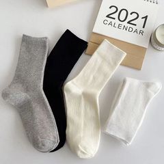 春夏のミルクホワイトjk靴下の女性の中筒の靴下の積層の靴下の純色の通気性の日本の百合の黒色の新型の女性の靴下